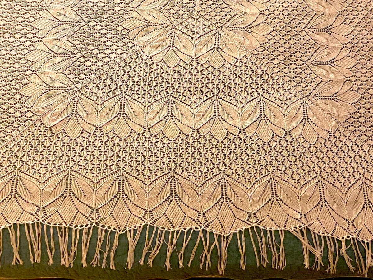 Metallic & Lace&nbsp;Chuppah